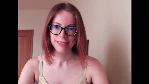 Snapshot of eva_cutesmile chatting on 09/19/25, 12:06 Eva online show from 09/19/25, 12:06