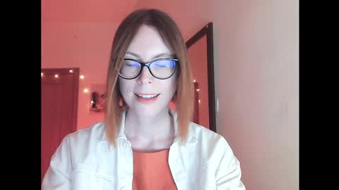 Snapshot of eva_cutesmile chatting on 10/30/25, 10:10 Eva online show from 10/30/25, 10:10