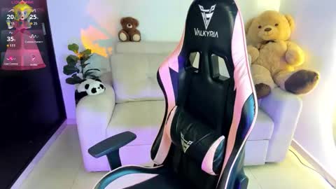 Eva   online show from 11/08/25, 12:22