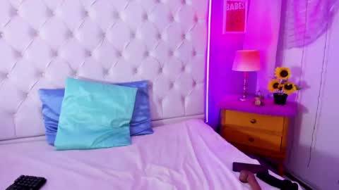 Snapshot of eva_loretti chatting on 01/17/25, 09:28 online show from 01/17/25, 09:28