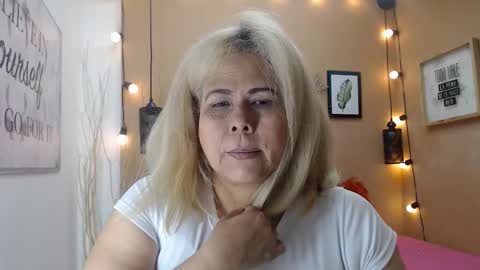 eva_love49 online show from 11/26/25, 12:06