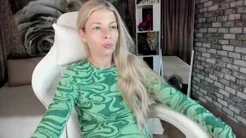 Snapshot of eva_melow chatting on 05/06/26, 05:18 Eva online show from 05/06/26, 05:18