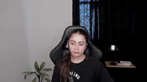 eva_monn online show from 01/12/25, 03:57