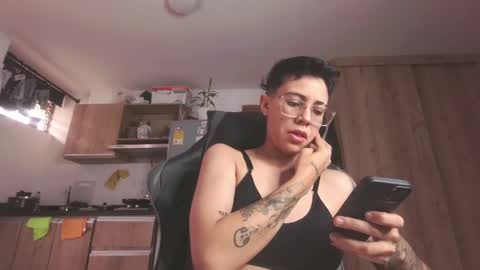 Snapshot of eva_monwalker chatting on 05/19/26, 12:44 Eva cute online show from 05/19/26, 12:44
