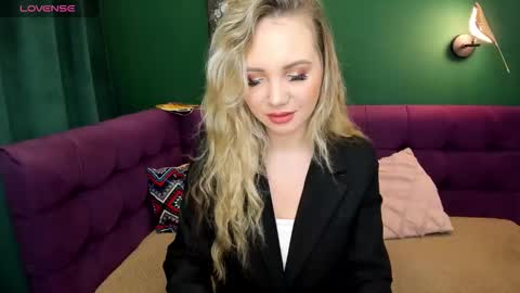 Eva 3 online show from 09/22/25, 02:02