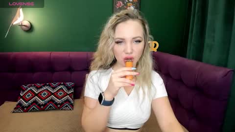 Eva 3 online show from 09/30/25, 01:54