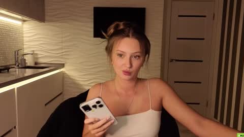 Snapshot of eva_shake chatting on 12/22/25, 11:02 Eva online show from 12/22/25, 11:02