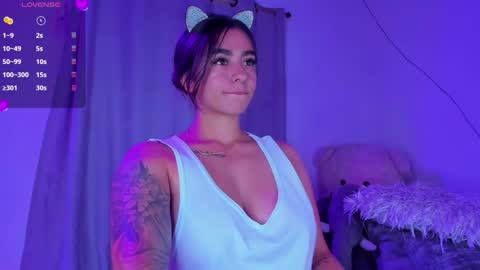 Snapshot of eva_shinee_ chatting on 12/18/25, 10:49 Eva Shinee online show from 12/18/25, 10:49