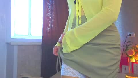 Snapshot of eva_sinn chatting on 06/09/26, 10:16 Hi there i am Eva and i wish create a nice community with you so join my Ticket Show for more pleasure online show from 06/09/26, 10:16