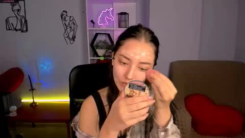 Snapshot of eva_smiith_ chatting on 11/11/25, 06:46 Eva online show from 11/11/25, 06:46