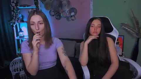 Snapshot of eva_smiith_ chatting on 12/19/25, 06:42 Eva online show from 12/19/25, 06:42