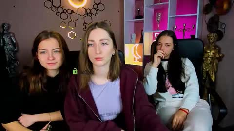 Snapshot of eva_smiith_ chatting on 12/22/25, 07:05 Eva online show from 12/22/25, 07:05