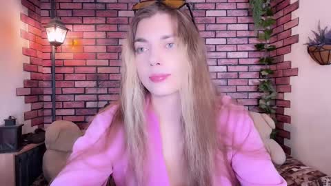 Snapshot of eva_starxxxxx chatting on 09/23/25, 09:18 Eva online show from 09/23/25, 09:18