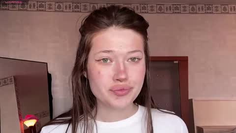 eva varnerr online show from 04/19/26, 01:54