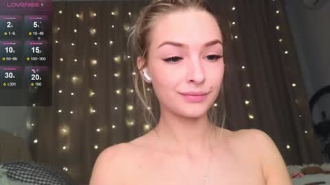 Snapshot of eva_vex chatting on 01/16/25, 03:02 Hello Im Eva online show from 01/16/25, 03:02