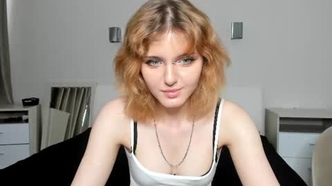 Snapshot of eva_vv chatting on 06/14/26, 06:04 Eva online show from 06/14/26, 06:04