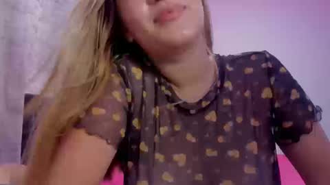 Snapshot of eva_xox chatting on 09/15/25, 10:32 Eva online show from 09/15/25, 10:32