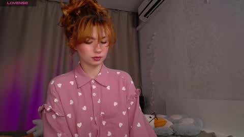 Snapshot of evaa_moonn_ chatting on 09/15/25, 11:27 Eva online show from 09/15/25, 11:27