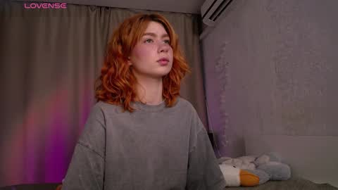 Snapshot of evaa_moonn_ chatting on 11/02/25, 02:52 Eva online show from 11/02/25, 02:52