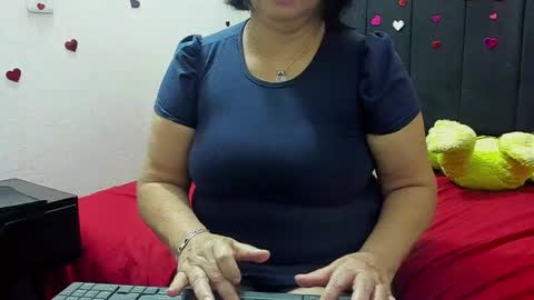 Snapshot of evaaross chatting on 06/08/26, 01:33 Eva online show from 06/08/26, 01:33