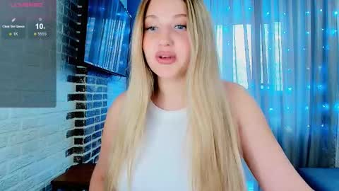 Eva  online show from 10/19/25, 09:43