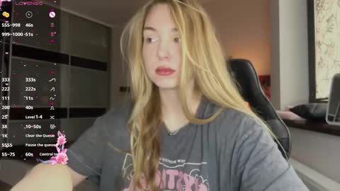 Snapshot of evacarter1 chatting on 10/21/25, 07:53 evacarter1 online show from 10/21/25, 07:53