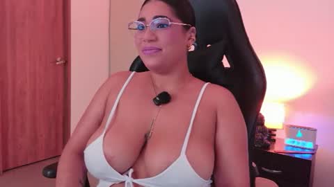 Snapshot of evacarters chatting on 07/23/26, 06:00 Jenny Carters online show from 07/23/26, 06:00