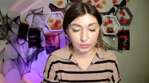 Snapshot of evachaturbatte chatting on 10/24/25, 12:01 Evachaturbatte online show from 10/24/25, 12:01