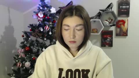 Snapshot of evachaturbatte chatting on 12/23/25, 07:39 Evachaturbatte online show from 12/23/25, 07:39