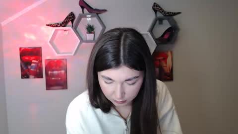 Snapshot of evachaturbatte chatting on 02/19/26, 10:44 Evachaturbatte online show from 02/19/26, 10:44