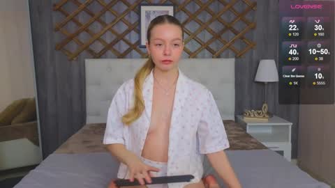 Snapshot of evacroan chatting on 12/15/24, 04:18 Eva online show from 12/15/24, 04:18
