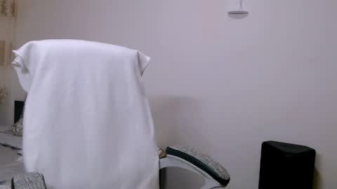 EvadesireONE online show from 04/01/26, 04:59