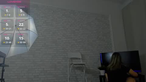 Snapshot of evafolverr chatting on 11/09/25, 07:17 Eva online show from 11/09/25, 07:17