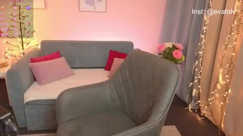 Snapshot of evafolverr chatting on 12/14/25, 07:14 Eva online show from 12/14/25, 07:14