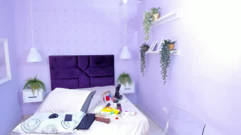 Snapshot of evahalston chatting on 03/03/25, 10:06 evahalston online show from 03/03/25, 10:06