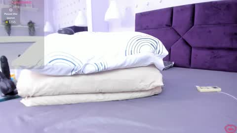 Snapshot of evahalston chatting on 10/25/25, 12:51 evahalston online show from 10/25/25, 12:51