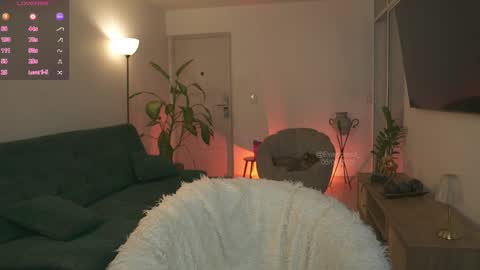 Snapshot of evajacksss_ chatting on 06/05/26, 10:48 evajacksss_ online show from 06/05/26, 10:48