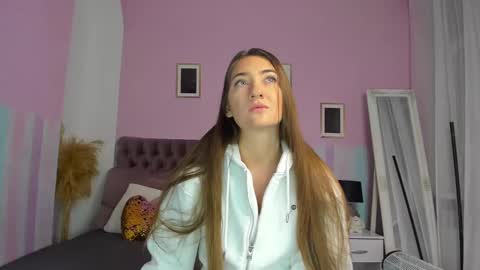 Snapshot of evalaniss chatting on 02/18/25, 03:53 Eva online show from 02/18/25, 03:53