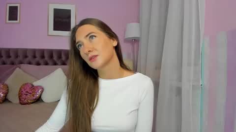 Snapshot of evalaniss chatting on 09/19/25, 02:46 Eva online show from 09/19/25, 02:46