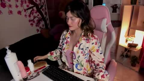 evalouisex_ online show from 05/21/26, 09:11