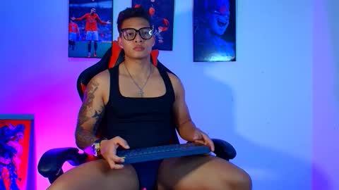 Snapshot of evan_greey chatting on 09/10/25, 02:22 EVAN GREY online show from 09/10/25, 02:22