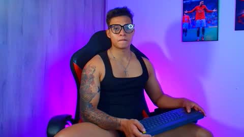 Snapshot of evan_greey chatting on 10/09/25, 03:59 EVAN GREY online show from 10/09/25, 03:59