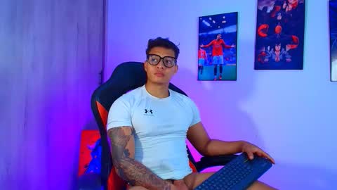 Snapshot of evan_greey chatting on 10/15/25, 06:46 EVAN GREY online show from 10/15/25, 06:46