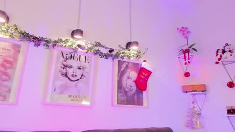 Evan voss  help me get 200 likesindependent model online show from 12/15/25, 01:15