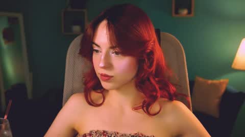 Snapshot of evanellson chatting on 04/17/26, 03:15 Eva online show from 04/17/26, 03:15