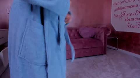 Snapshot of evanew_ chatting on 02/16/25, 12:19 Eva online show from 02/16/25, 12:19