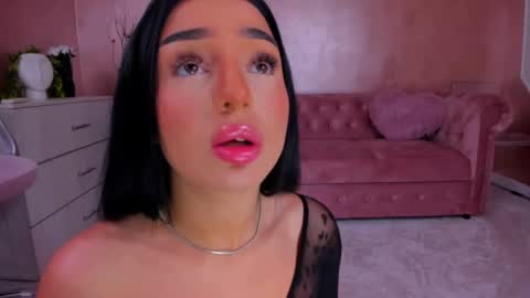 Snapshot of evanew_ chatting on 02/18/25, 06:15 Eva online show from 02/18/25, 06:15