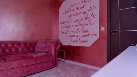 Snapshot of evanew_ chatting on 03/06/25, 10:47 Eva online show from 03/06/25, 10:47