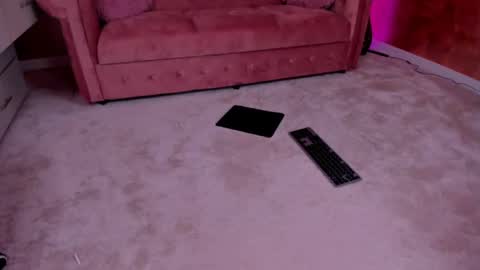 Snapshot of evanew_ chatting on 03/11/25, 10:42 Eva online show from 03/11/25, 10:42