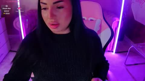 Snapshot of evanew_ chatting on 10/05/25, 06:50 Eva online show from 10/05/25, 06:50